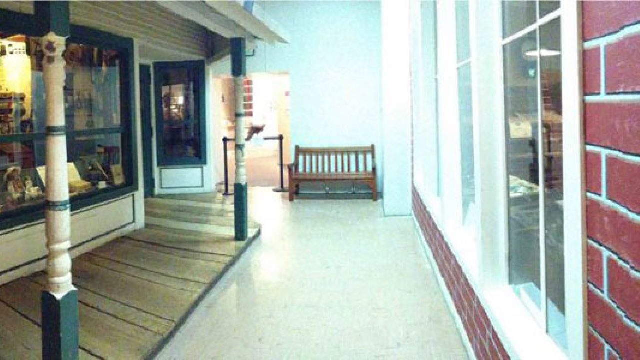 A photo of Heritage Hall indoor hallway.